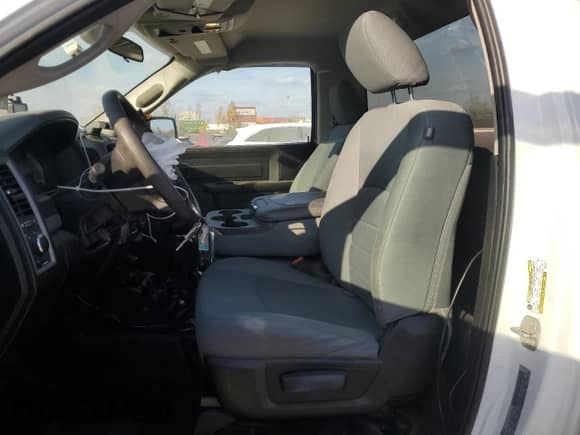 2019 Ram 1500 Tradesman z VIN 3C6JR7AG3KG680447, wystawiony jako Copart lot #78322744 z przebiegiem 117 772 mil mil oraz Szkoda całkowita • Salvage title. Historia ofert i sprzedaży dostępna na DreamBid. Obrazek 7.