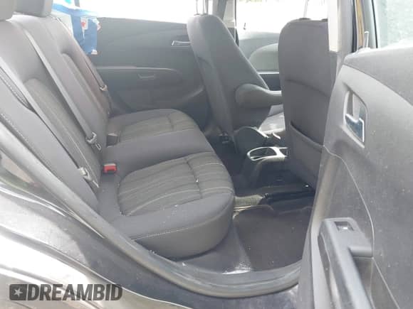 2015 Chevrolet Sonic LT с VIN 1G1JC5SH3F4172108, выставлен на аукционе IAAI как лот 43161376 с пробегом 128 334 миль миль и . История ставок и продаж доступна на DreamBid. Изображение 8.