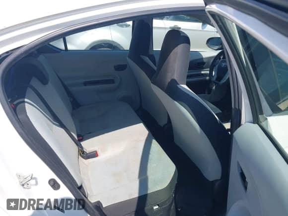 2012 Toyota Prius One z VIN JTDKDTB3XC1527533, wystawiony jako IAAI lot #42879082 z przebiegiem 234 262 mil mil oraz . Historia ofert i sprzedaży dostępna na DreamBid. Obrazek 8.