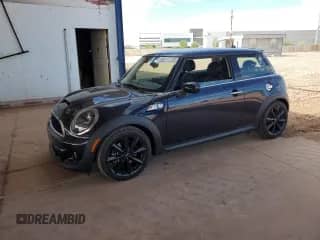 2013 MINI Hardtop S z VIN WMWSV3C51DT476214, wystawiony jako Copart lot #89675725 z przebiegiem 20 627 mil mil oraz Szkoda całkowita • Salvage title. Historia ofert i sprzedaży dostępna na DreamBid. Obrazek 1.