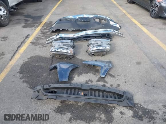 2020 Chevrolet Silverado 1500 LT z VIN 3GCUYDED6LG164799, wystawiony jako IAAI lot #43419021 z przebiegiem 76 502 mil mil oraz . Historia ofert i sprzedaży dostępna na DreamBid. Obrazek 12.