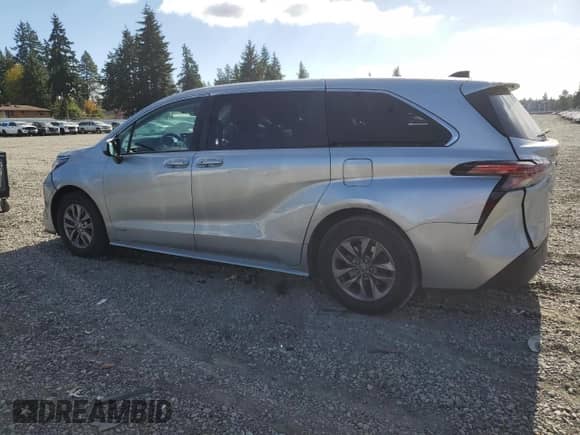 2021 Toyota Sienna LE with VIN 5TDKRKEC8MS017385, listed as a Copart auction lot 82365735 with 79,577 mi miles and Salvage title. Bid and sale history available at DreamBid. Image 2.