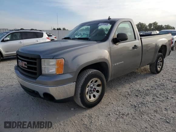 2007 GMC Sierra 1500 Work Truck z VIN 1GTEC14XX7Z615462, wystawiony jako Copart lot #81024545 z przebiegiem 201 148 mil mil oraz Czysty tytuł • Clean title. Historia ofert i sprzedaży dostępna na DreamBid. Obrazek 1.