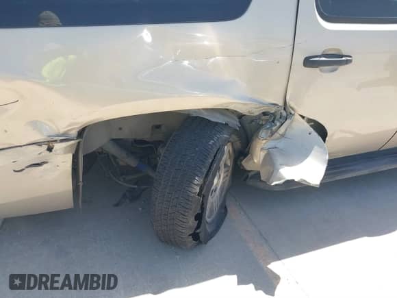 2007 Chevrolet Suburban LT с VIN 3GNFC16JX7G133370, выставлен на аукционе IAAI как лот 41823107 с пробегом 246 261 миль миль и . История ставок и продаж доступна на DreamBid. Изображение 6.