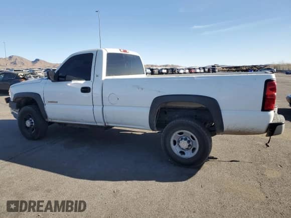 2007 Chevrolet Silverado 2500HD Work Truck z VIN 1GBHC24U57E165823, wystawiony jako Copart lot #44627995 z przebiegiem 311 160 mil mil oraz Szkoda całkowita • Salvage title. Historia ofert i sprzedaży dostępna na DreamBid. Obrazek 2.