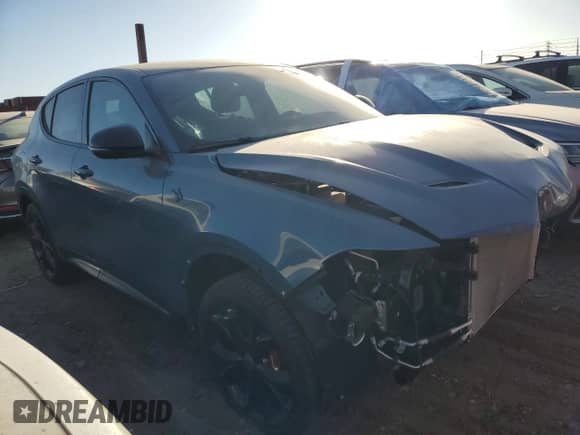 2024 Dodge Hornet R/T z VIN ZACPDFCW1R3A09634, wystawiony jako Copart lot #87491244 z przebiegiem 12 065 mil mil oraz Szkoda całkowita • Salvage title. Historia ofert i sprzedaży dostępna na DreamBid. Obrazek 4.