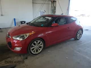 2013 Hyundai Veloster w/Black Int z VIN KMHTC6AD1DU087037, wystawiony jako Copart lot #85126575 z przebiegiem 137 953 mil mil oraz Szkoda całkowita • Salvage title. Historia ofert i sprzedaży dostępna na DreamBid. Obrazek 1.