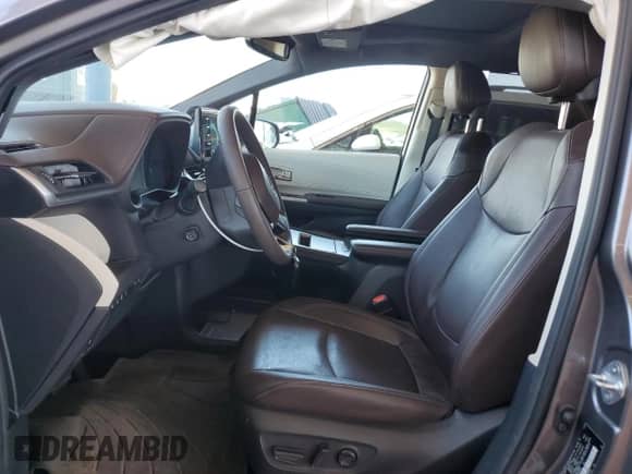 2023 Toyota Sienna Platinum z VIN 5TDESKFCXPS079150, wystawiony jako Copart lot #56069085 z przebiegiem 31 499 mil mil oraz Szkoda całkowita • Salvage title. Historia ofert i sprzedaży dostępna na DreamBid. Obrazek 7.