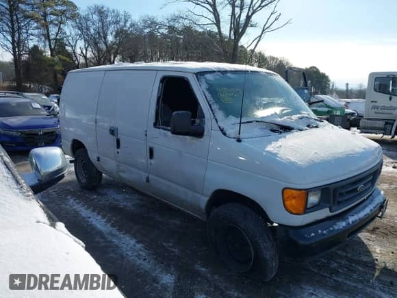 2006 Ford Econoline Cargo z VIN 1FTNE24WX6HB18195, wystawiony jako IAAI lot #41365791 z przebiegiem 127 759 mil mil oraz . Historia ofert i sprzedaży dostępna na DreamBid. Obrazek 13.