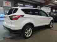 2017 Ford Escape SE z VIN 1FMCU9G98HUD68078, wystawiony jako Copart lot #86882575 z przebiegiem 170 457 mil mil oraz Czysty tytuł • Clean title. Historia ofert i sprzedaży dostępna na DreamBid. Obrazek 3.