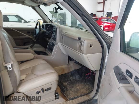 2005 Chevrolet Tahoe Z71 z VIN 1GNEK13T85R155496, wystawiony jako IAAI lot #42810021 z przebiegiem 249 976 mil mil oraz . Historia ofert i sprzedaży dostępna na DreamBid. Obrazek 5.