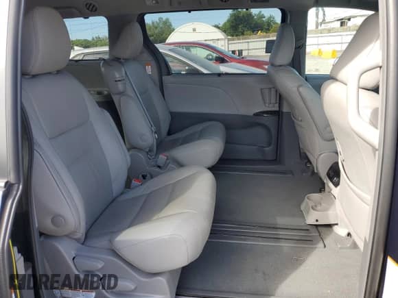 2019 Toyota Sienna XLE Premium with VIN 5TDYZ3DC0KS993417, listed as a Copart auction lot 70944555 with 97,008 mi miles and Salvage title. Bid and sale history available at DreamBid. Image 11.