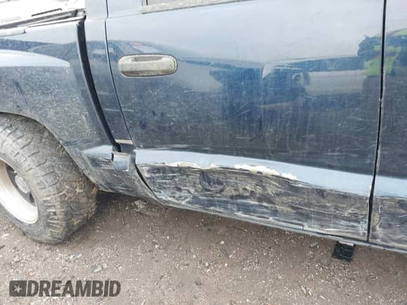 2005 Dodge Dakota SLT with VIN 1D7HE48NX5S165812, listed as a IAAI auction lot 42479950 with 147,645 mi miles and . Bid and sale history available at DreamBid. Image 12.
