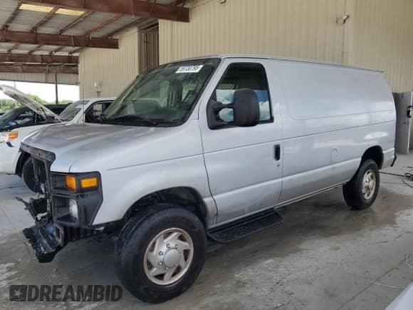 2008 Ford Econoline Cargo Commercial с VIN 1FTSE34L98DB37474, выставлен на аукционе Copart как лот 59730795 с пробегом 236 049 миль миль и Списание • Salvage title. История ставок и продаж доступна на DreamBid. Изображение 1.