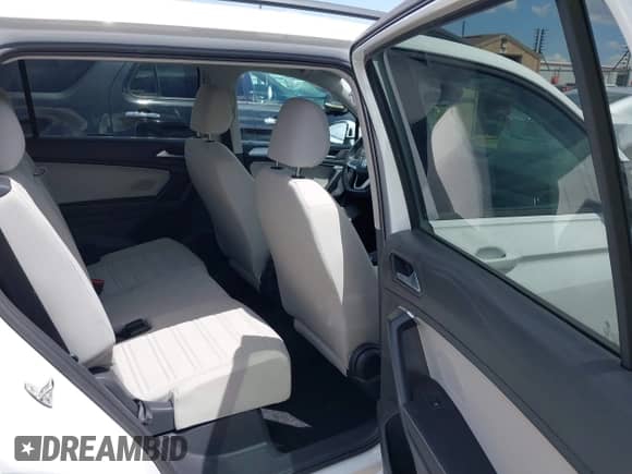 2024 Volkswagen Tiguan S с VIN 3VVRB7AX3RM133188, выставлен на аукционе IAAI как лот 42570449 с пробегом 8 400 миль миль и . История ставок и продаж доступна на DreamBid. Изображение 8.