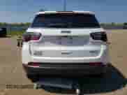 2024 Jeep Compass Latitude Lux с VIN 3C4NJDFN5RT579970, выставлен на аукционе Copart как лот 63018115 с пробегом 11 683 миль миль и Списание • Salvage title. История ставок и продаж доступна на DreamBid. Изображение 6.