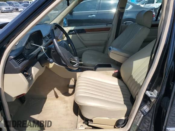 1993 Mercedes-Benz 300 с VIN WDBEA28E5PB954268, выставлен на аукционе Copart как лот 71534525 с пробегом 289 212 миль миль и Списание • Salvage title. История ставок и продаж доступна на DreamBid. Изображение 7.