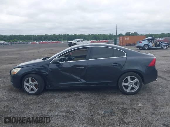 2013 Volvo S60 T5 Premier z VIN YV1612FS8D2180344, wystawiony jako IAAI lot #42863760 z przebiegiem 193 207 mil mil oraz . Historia ofert i sprzedaży dostępna na DreamBid. Obrazek 13.