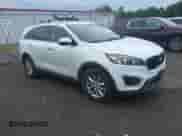 2018 Kia Sorento LX z VIN 5XYPGDA56JG367590, wystawiony jako IAAI lot #42981440 z przebiegiem 140 964 mil mil oraz . Historia ofert i sprzedaży dostępna na DreamBid. Obrazek 1.
