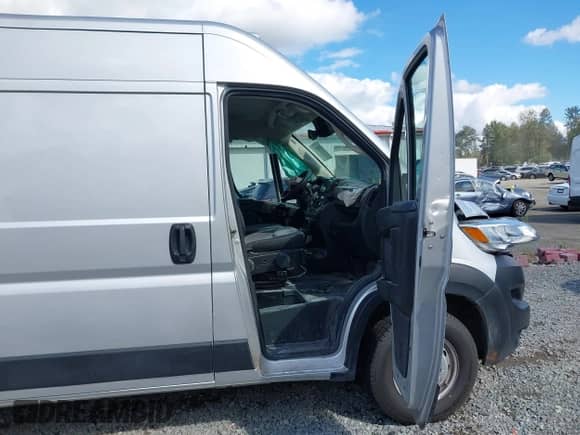 2023 Ram ProMaster Cargo с VIN 3C6MRVJG4PE554344, выставлен на аукционе IAAI как лот 42926398 с пробегом 39 213 миль миль и . История ставок и продаж доступна на DreamBid. Изображение 5.