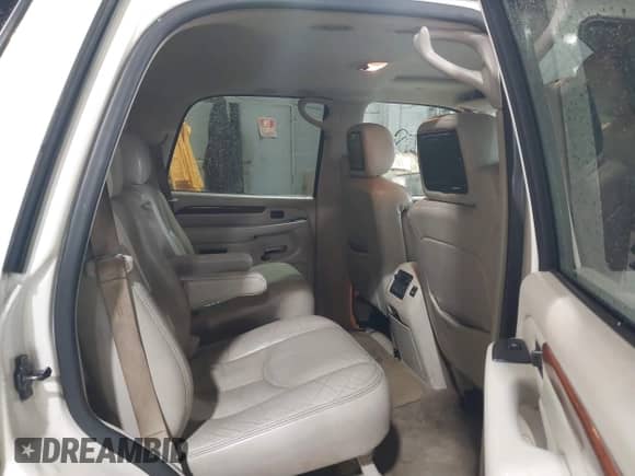 2004 Cadillac Escalade z VIN 1GYEK63N34R167569, wystawiony jako IAAI lot #43490315 z przebiegiem Nie podano mil oraz . Historia ofert i sprzedaży dostępna na DreamBid. Obrazek 8.