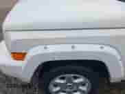 2006 Jeep Commander Limited z VIN 1J8HH58NX6C179429, wystawiony jako IAAI lot #42410804 z przebiegiem 251 985 mil mil oraz . Historia ofert i sprzedaży dostępna na DreamBid. Obrazek 6.