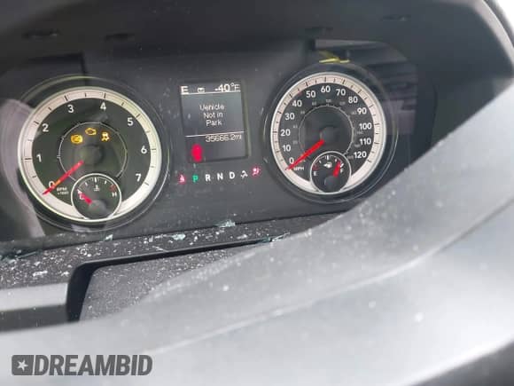 2019 Ram 1500 Big Horn z VIN 1C6RR7TT6KS596984, wystawiony jako IAAI lot #42678677 z przebiegiem 35 666 mil mil oraz . Historia ofert i sprzedaży dostępna na DreamBid. Obrazek 7.