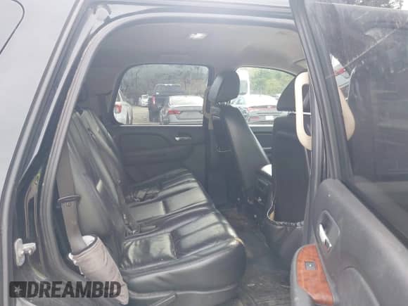2007 Chevrolet Tahoe LT с VIN 1GNFK13017R102796, выставлен на аукционе IAAI как лот 43022209 с пробегом 178 936 миль миль и . История ставок и продаж доступна на DreamBid. Изображение 8.