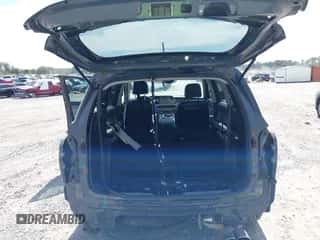 2020 Hyundai Palisade SE z VIN KM8R14HE8LU035227, wystawiony jako IAAI lot #43345483 z przebiegiem 68 519 mil mil oraz . Historia ofert i sprzedaży dostępna na DreamBid. Obrazek 6.