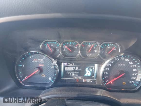 2015 Chevrolet Silverado 2500HD LT z VIN 1GC1KVE86FF520235, wystawiony jako IAAI lot #41664064 z przebiegiem 235 288 mil mil oraz . Historia ofert i sprzedaży dostępna na DreamBid. Obrazek 7.