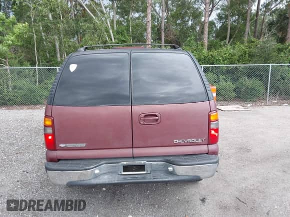 2001 Chevrolet Tahoe LS with VIN 1GNEC13TX1J205658, listed as a IAAI auction lot 42363087 with 288,059 mi miles and . Bid and sale history available at DreamBid. Image 16.
