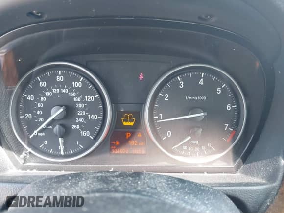 2008 BMW 3 Series 328xi с VIN WBAVC93518K035779, выставлен на аукционе IAAI как лот 42548561 с пробегом 104 970 миль миль и . История ставок и продаж доступна на DreamBid. Изображение 7.