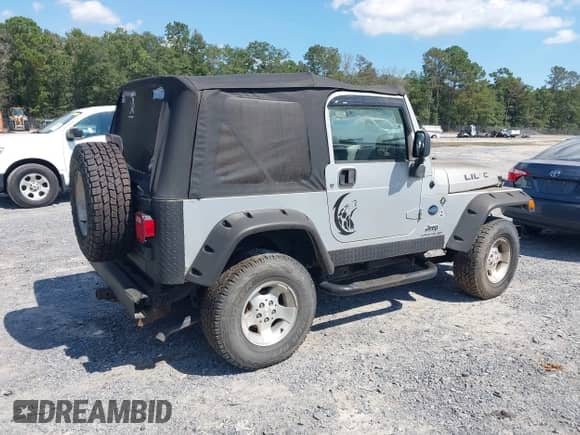 2005 Jeep Wrangler X z VIN 1J4FA39SX5P370491, wystawiony jako IAAI lot #43156077 z przebiegiem 110 362 mil mil oraz . Historia ofert i sprzedaży dostępna na DreamBid. Obrazek 4.
