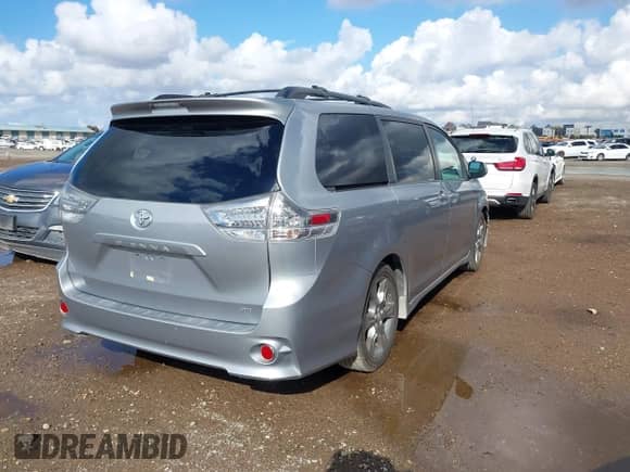 2011 Toyota Sienna SE with VIN 5TDXK3DC4BS158484, listed as a IAAI auction lot 41423843 with 162,939 mi miles and . Bid and sale history available at DreamBid. Image 4.