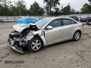 2014 Chevrolet Cruze 1LT z VIN 1G1PC5SB8E7279674, wystawiony jako Copart lot #82466165 z przebiegiem 89 353 mil mil oraz Szkoda całkowita • Salvage title. Historia ofert i sprzedaży dostępna na DreamBid. Obrazek 1.