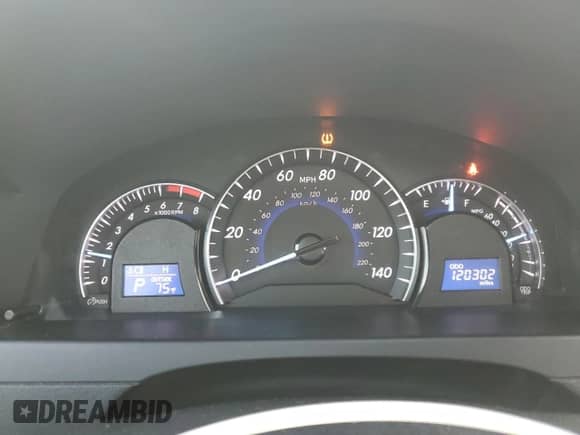 2014 Toyota Camry XLE with VIN 4T4BF1FK2ER361740, listed as a Copart auction lot 86900615 with 120,302 mi miles and Clean title. Bid and sale history available at DreamBid. Image 9.