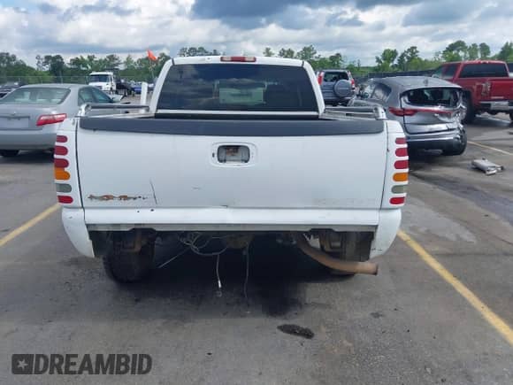 2000 Chevrolet Silverado 1500 LS z VIN 2GCEC19V0Y1193722, wystawiony jako IAAI lot #42232746 z przebiegiem Nie podano mil oraz . Historia ofert i sprzedaży dostępna na DreamBid. Obrazek 16.