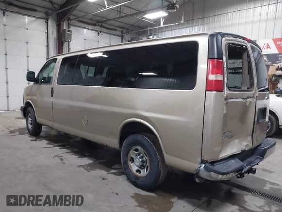 2012 Chevrolet Express Passenger 1LT с VIN 1GAZG1FAXC1127760, выставлен на аукционе IAAI как лот 41629882 с пробегом 311 110 миль миль и . История ставок и продаж доступна на DreamBid. Изображение 3.