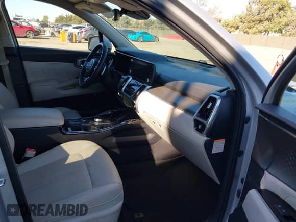 2023 Kia Sorento SX Prestige z VIN KNDRKDLG9P5208893, wystawiony jako IAAI lot #43358498 z przebiegiem 27 749 mil mil oraz . Historia ofert i sprzedaży dostępna na DreamBid. Obrazek 5.