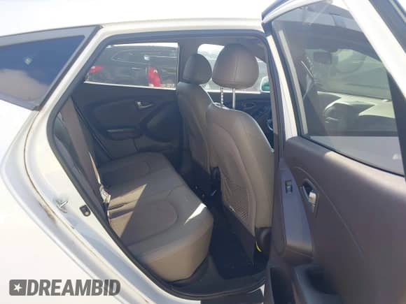 2015 Hyundai Tucson SE with VIN KM8JU3AG4FU115462, listed as a IAAI auction lot 43153108 with 97,807 mi miles and . Bid and sale history available at DreamBid. Image 8.