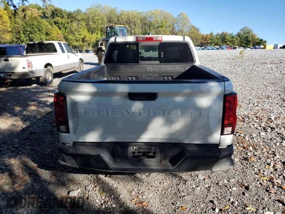 2023 Chevrolet Colorado 2WD Work Truck z VIN 1GCPSBEK4P1133203, wystawiony jako Copart lot #84612845 z przebiegiem Nie podano mil oraz Szkoda całkowita • Salvage title. Historia ofert i sprzedaży dostępna na DreamBid. Obrazek 6.