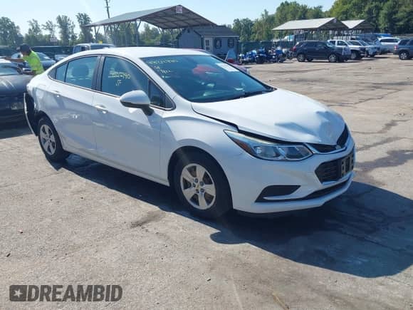 2018 Chevrolet Cruze LS z VIN 1G1BC5SM0J7149720, wystawiony jako IAAI lot #43212990 z przebiegiem 93 038 mil mil oraz . Historia ofert i sprzedaży dostępna na DreamBid. Obrazek 1.