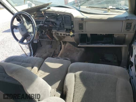 2001 Chevrolet Silverado 1500 LS с VIN 2GCEC19W611292849, выставлен на аукционе Copart как лот 86444045 с пробегом Не указан миль и Чистый • Clean title. История ставок и продаж доступна на DreamBid. Изображение 8.