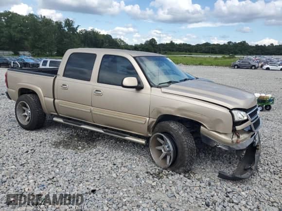 2007 Chevrolet Silverado 1500 LS with VIN 2GCEC13V071126271, listed as a Copart auction lot 68864375 with 155,833 mi miles and Salvage title. Bid and sale history available at DreamBid. Image 4.