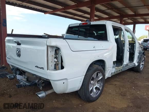 2022 Ram 1500 Laramie z VIN 1C6SRFJT5NN150651, wystawiony jako IAAI lot #43082621 z przebiegiem Nie podano mil oraz . Historia ofert i sprzedaży dostępna na DreamBid. Obrazek 6.