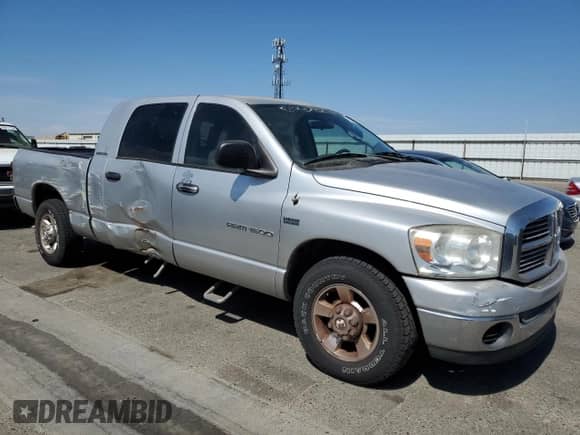 2007 Dodge 1500 SLT z VIN 3D7KR19D57G700294, wystawiony jako Copart lot #63056955 z przebiegiem 117 913 mil mil oraz Szkoda całkowita • Salvage title. Historia ofert i sprzedaży dostępna na DreamBid. Obrazek 4.