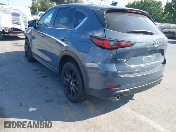 2023 Mazda CX-5 S Carbon Edition z VIN JM3KFBCM6P0252838, wystawiony jako IAAI lot #43248566 z przebiegiem 37 599 mil mil oraz . Historia ofert i sprzedaży dostępna na DreamBid. Obrazek 3.