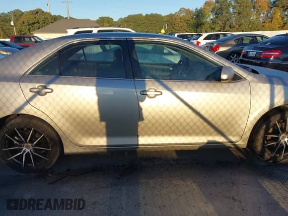 2014 Toyota Camry LE z VIN 4T1BF1FK9EU838965, wystawiony jako IAAI lot #43459350 z przebiegiem 255 212 mil mil oraz . Historia ofert i sprzedaży dostępna na DreamBid. Obrazek 13.