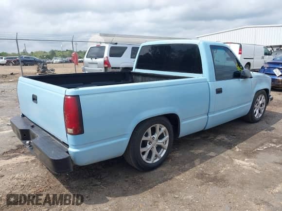 1989 GMC Sierra 1500 z VIN 1GTDC14K7KZ539594, wystawiony jako IAAI lot #41919046 z przebiegiem 80 364 mil mil oraz . Historia ofert i sprzedaży dostępna na DreamBid. Obrazek 4.