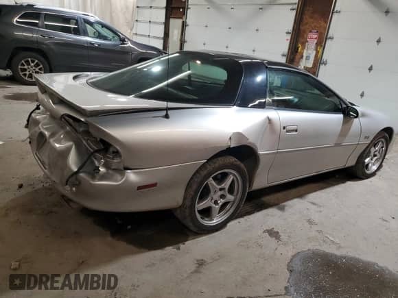 2002 Chevrolet Camaro Z28 z VIN 2G1FP22G722136888, wystawiony jako Copart lot #75919614 z przebiegiem 83 954 mil mil oraz Szkoda całkowita • Salvage title. Historia ofert i sprzedaży dostępna na DreamBid. Obrazek 3.